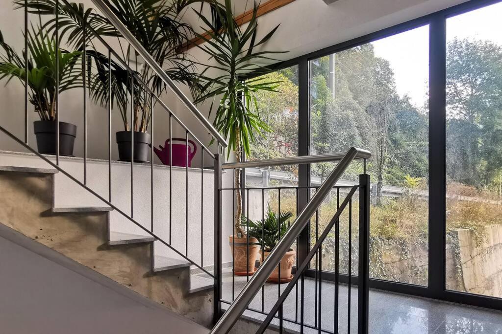 Exklusive Attika Wohnung mit 5 Zimmer nahe zur Schweiz