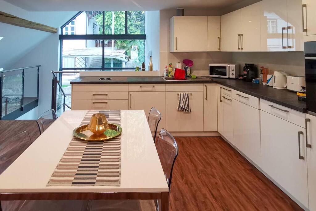 Exklusive Attika Wohnung mit 5 Zimmer nahe zur Schweiz