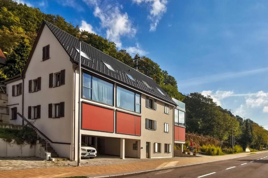 Exklusive Attika Wohnung mit 5 Zimmer nahe zur Schweiz