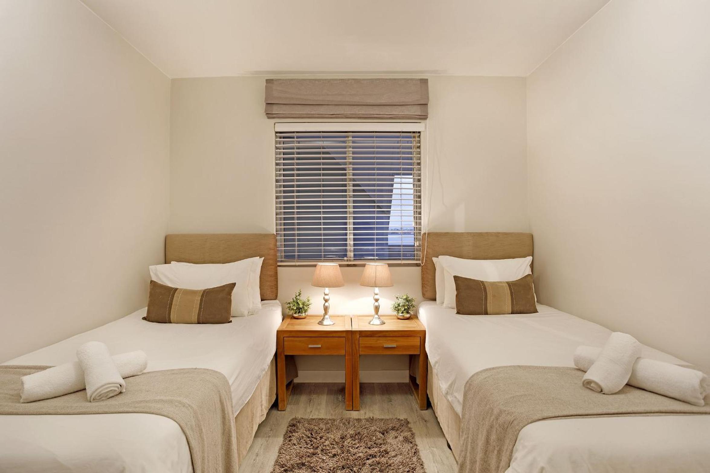Dolphin Beach H106