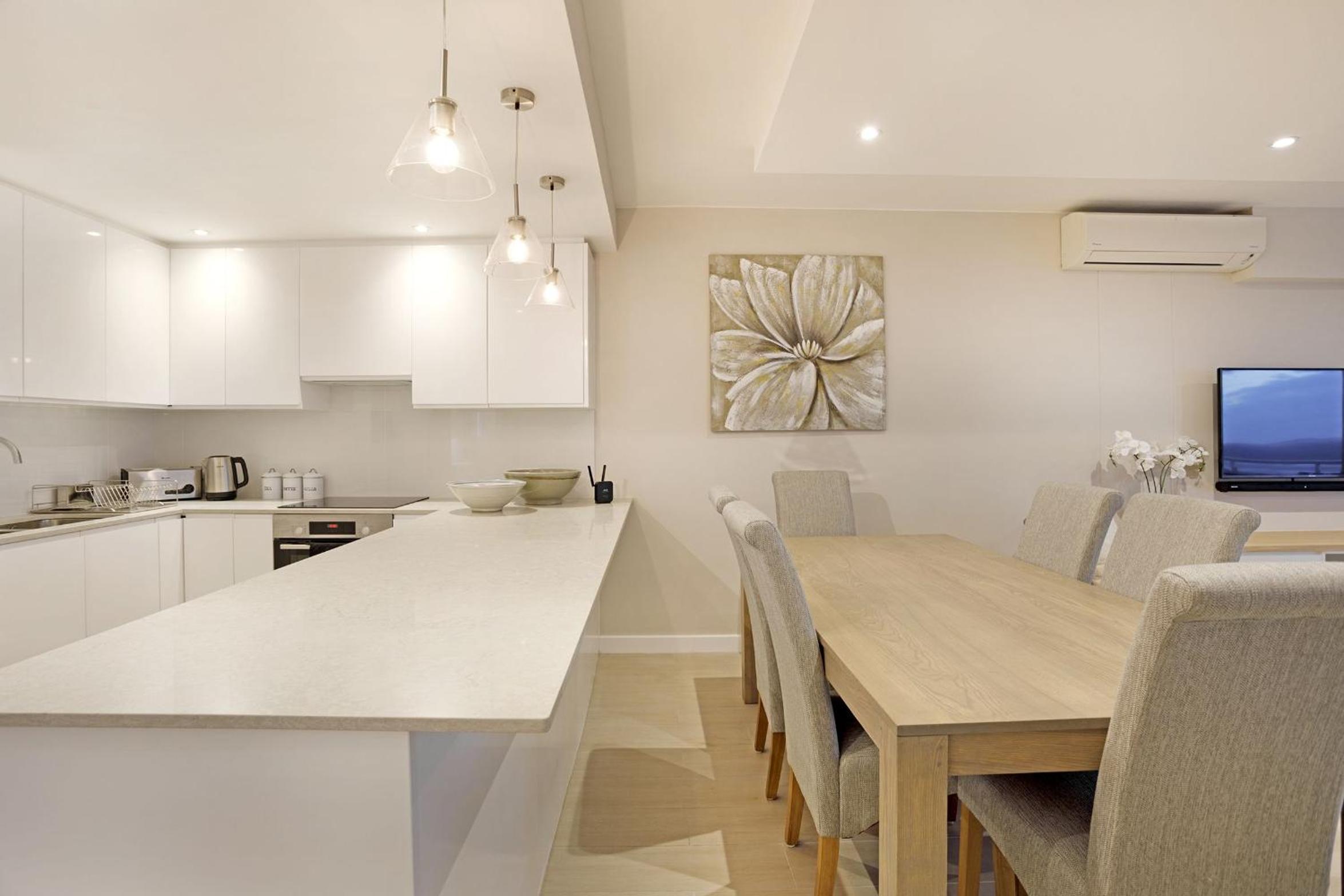 Dolphin Beach H106