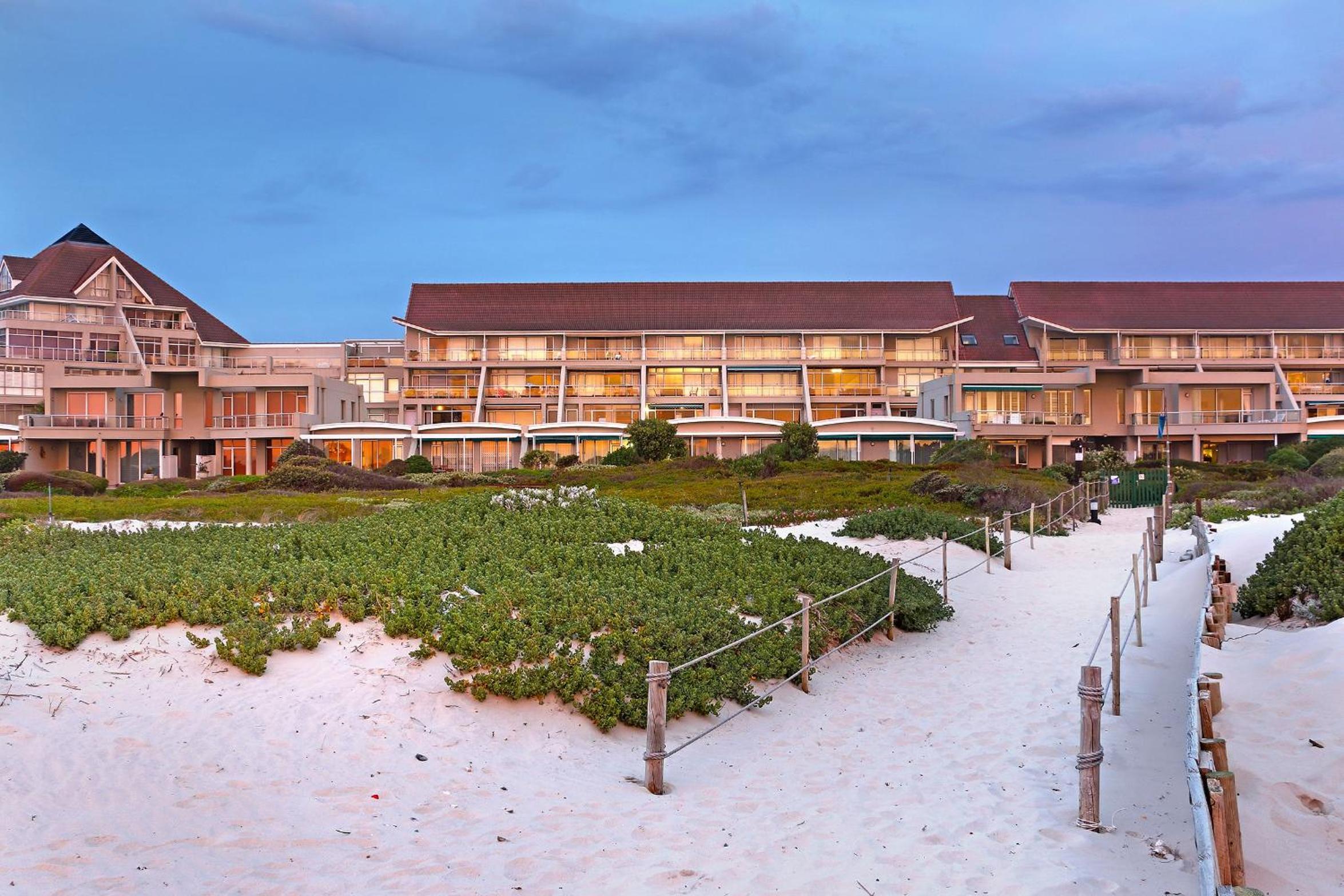 Dolphin Beach H106