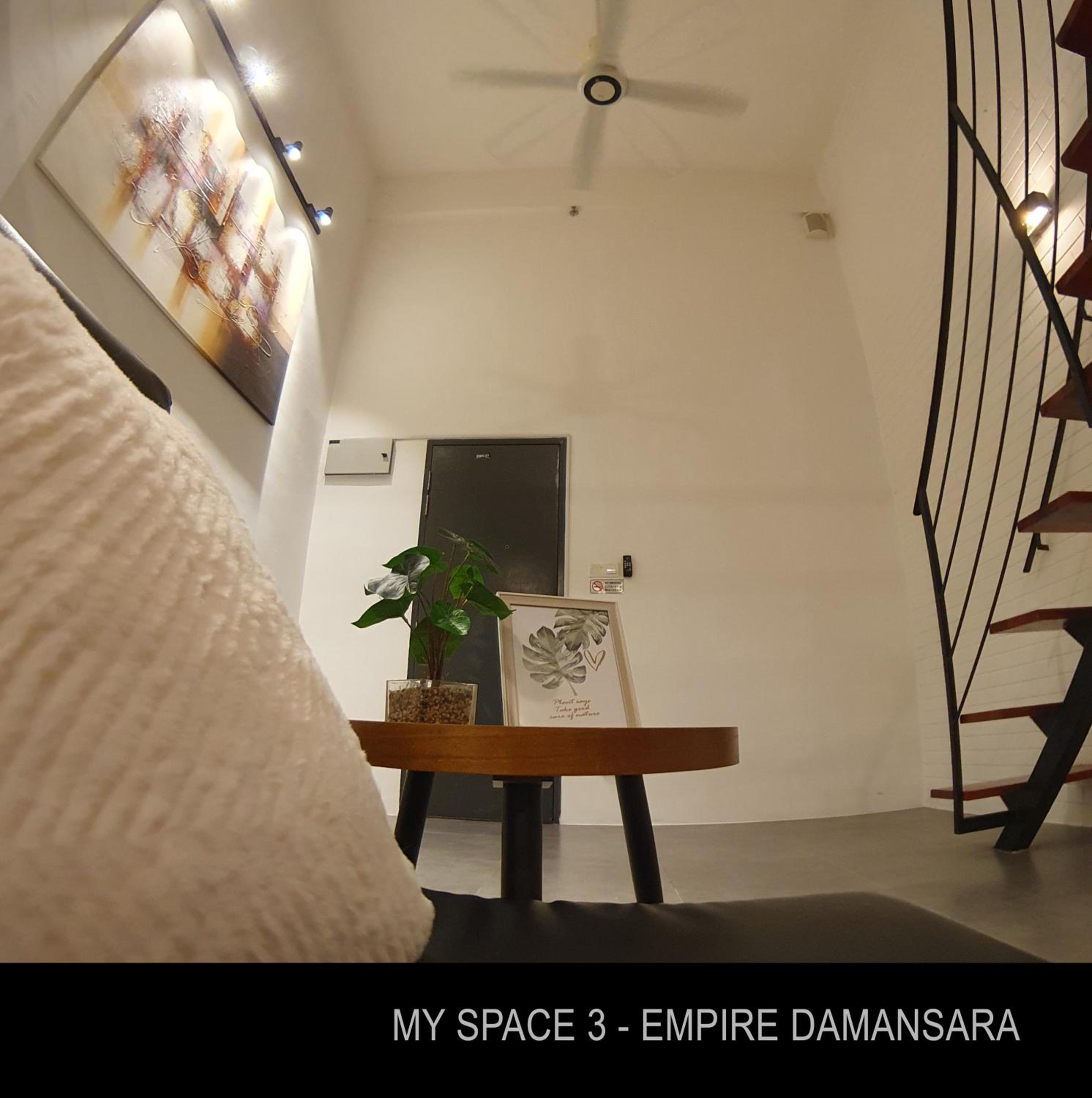 My Space - Empire Damansara room with Netflix