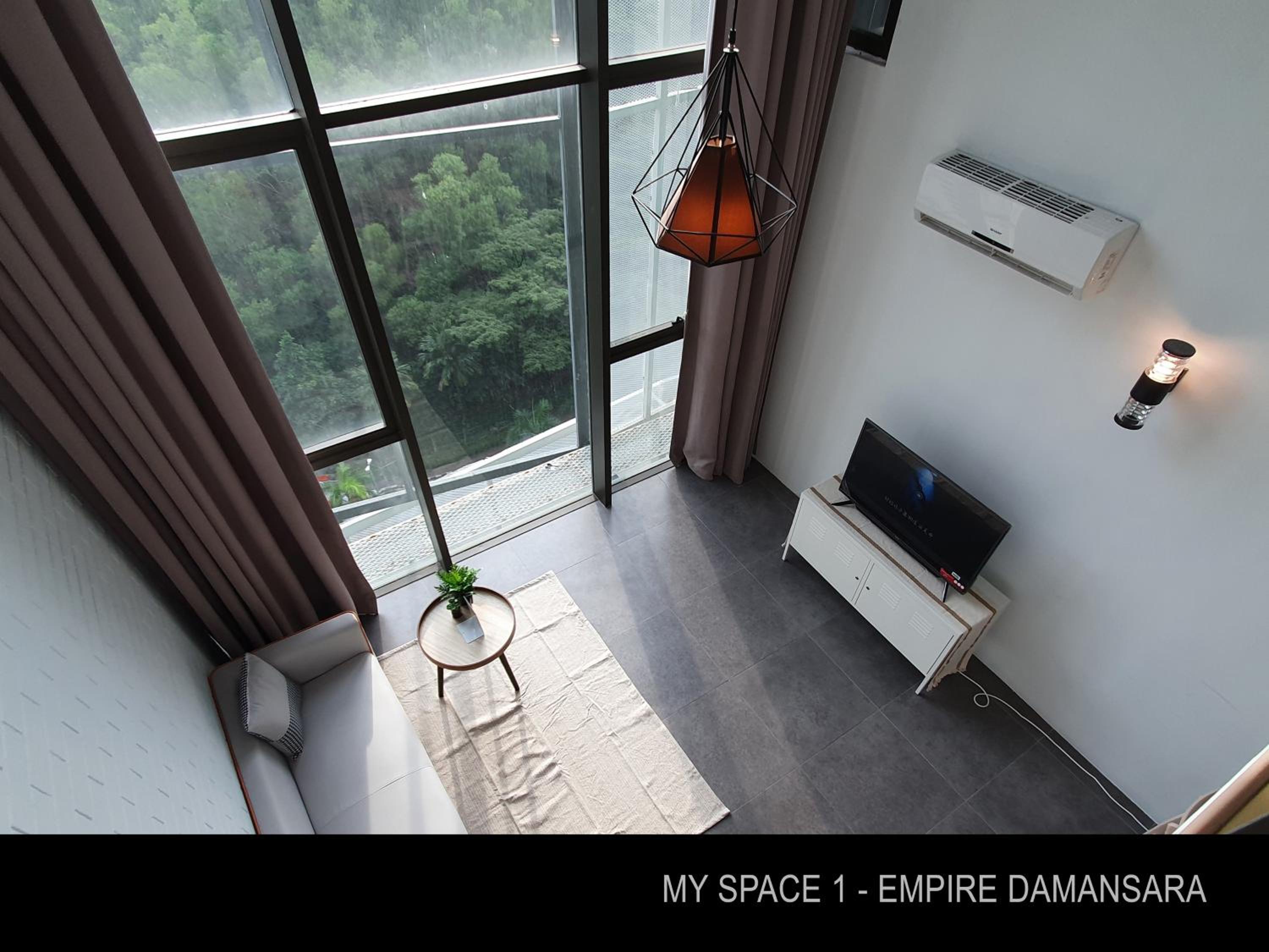 My Space - Empire Damansara room with Netflix