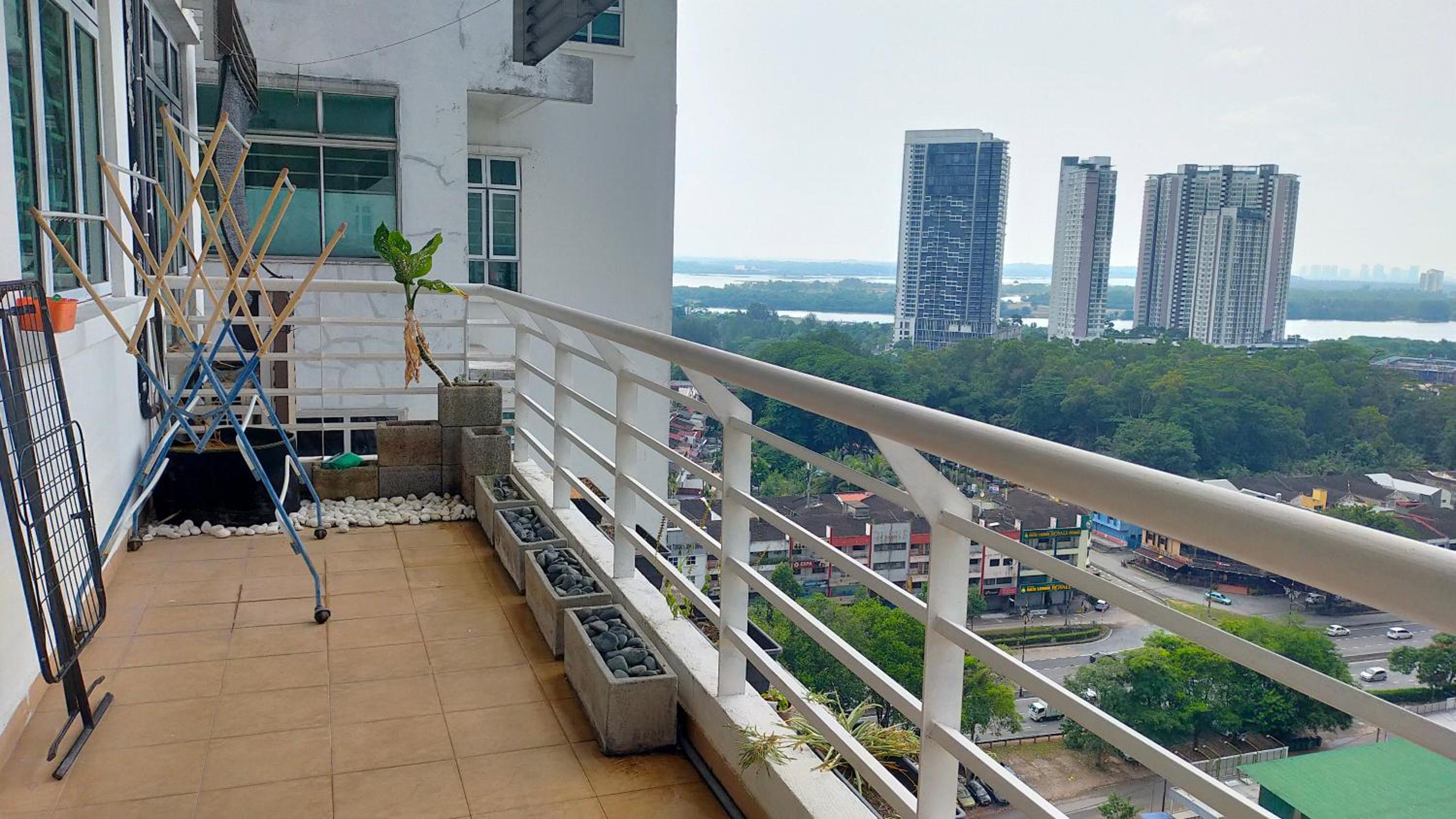 Apartment in central JB with sea view, city view, balcony, free WiFi and free parking