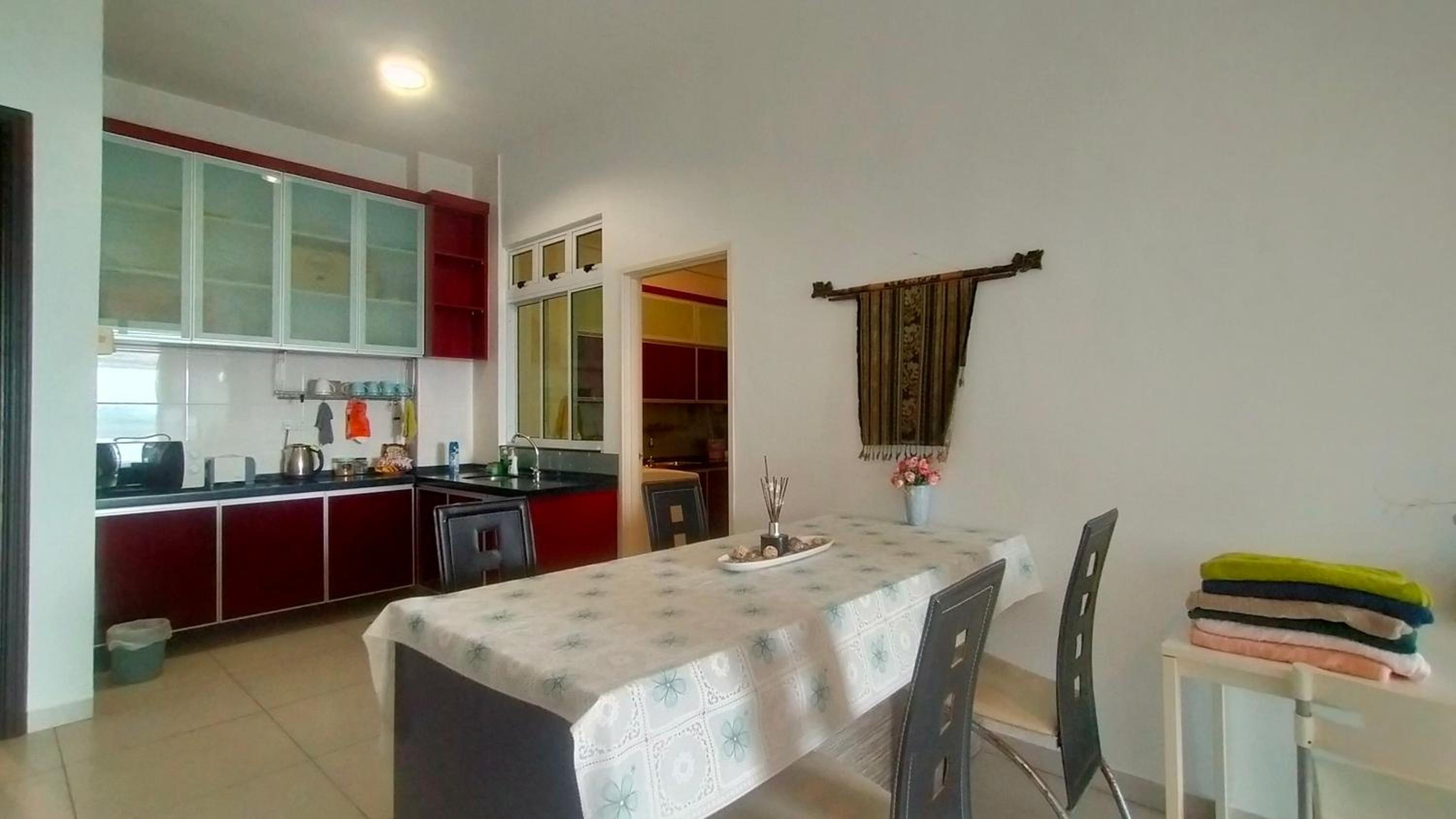 Apartment in central JB with sea view, city view, balcony, free WiFi and free parking