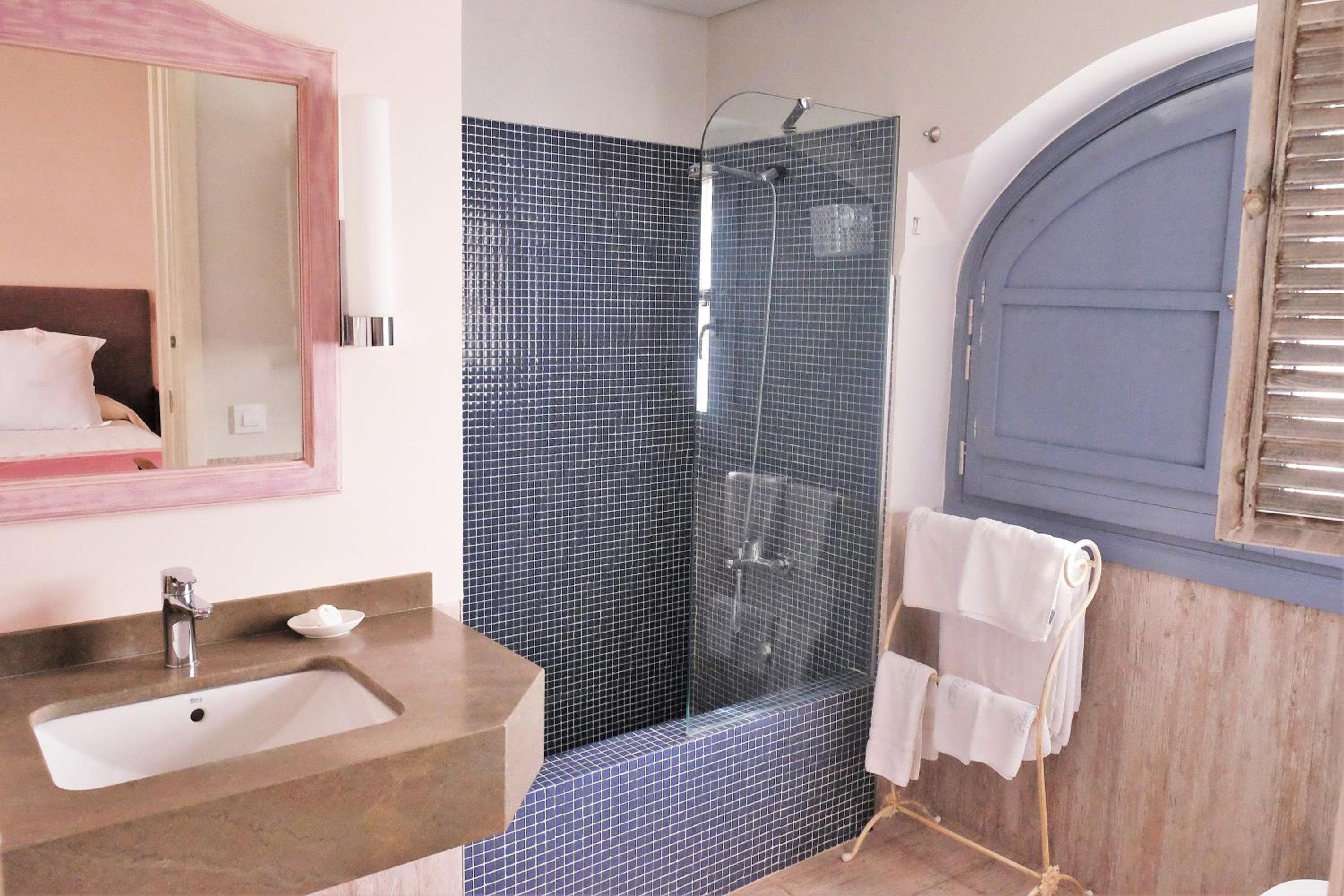 ApartaSuites Alberca Deluxe