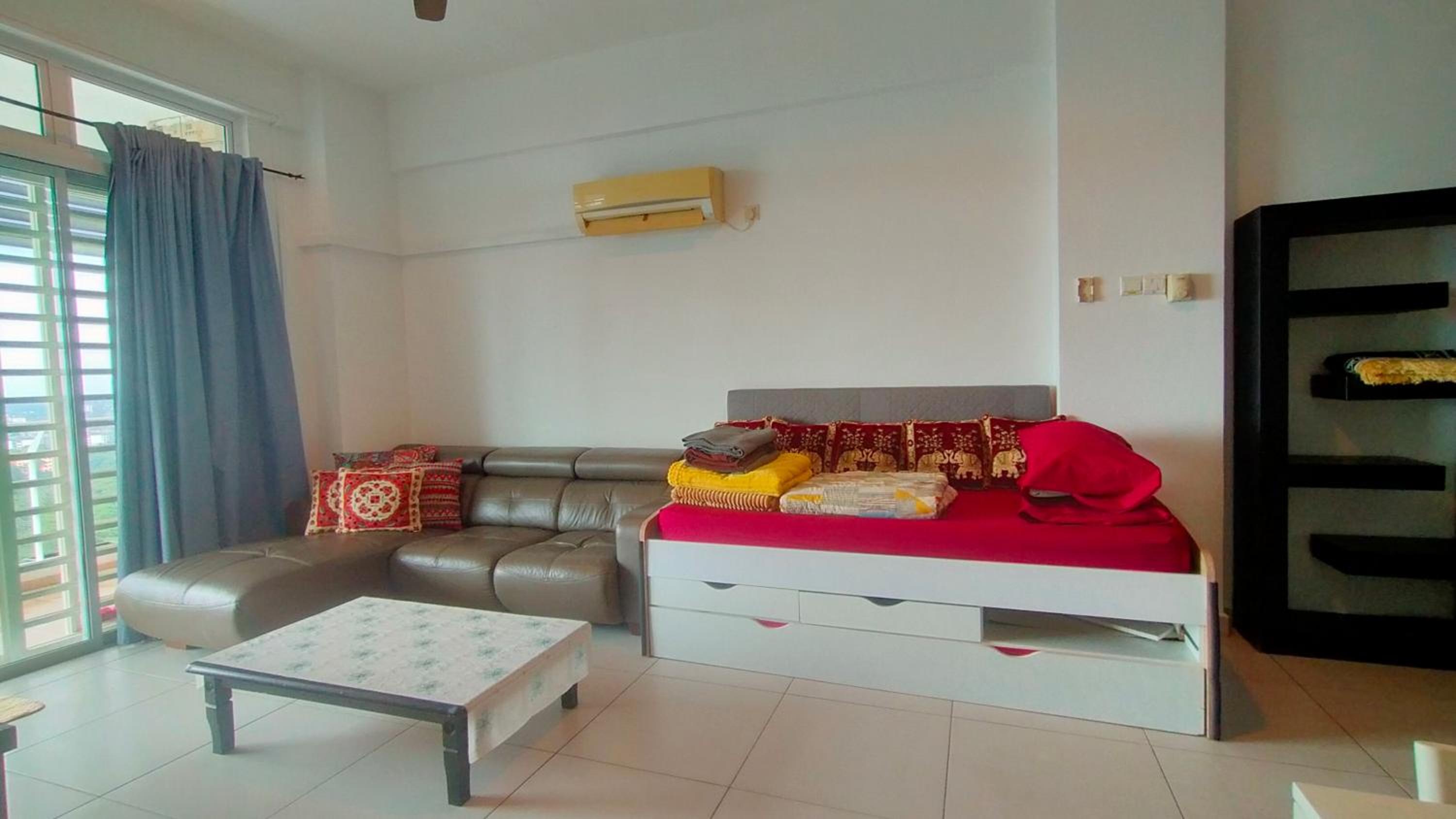 Apartment in central JB with sea view, city view, balcony, free WiFi and free parking