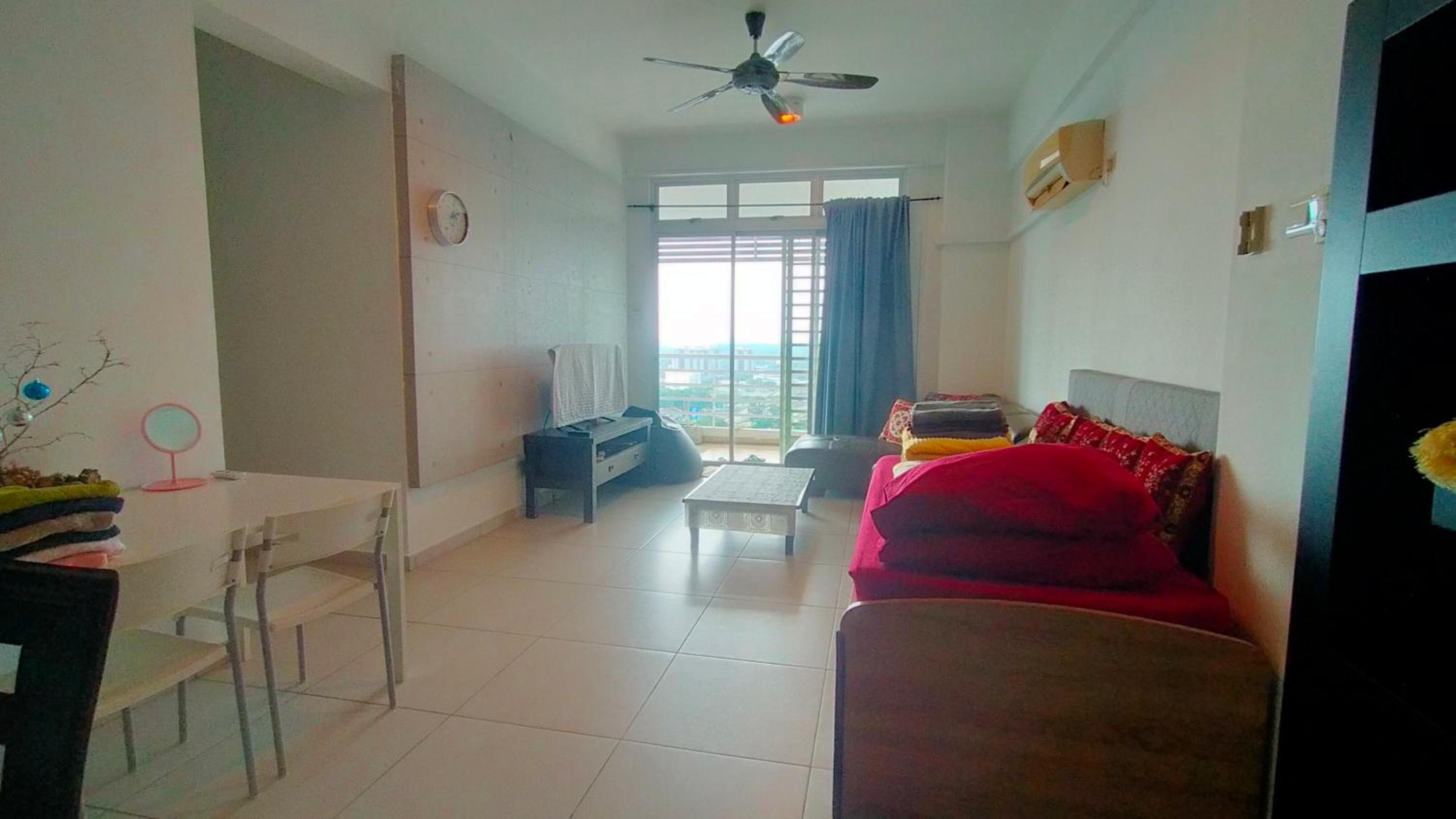 Apartment in central JB with sea view, city view, balcony, free WiFi and free parking