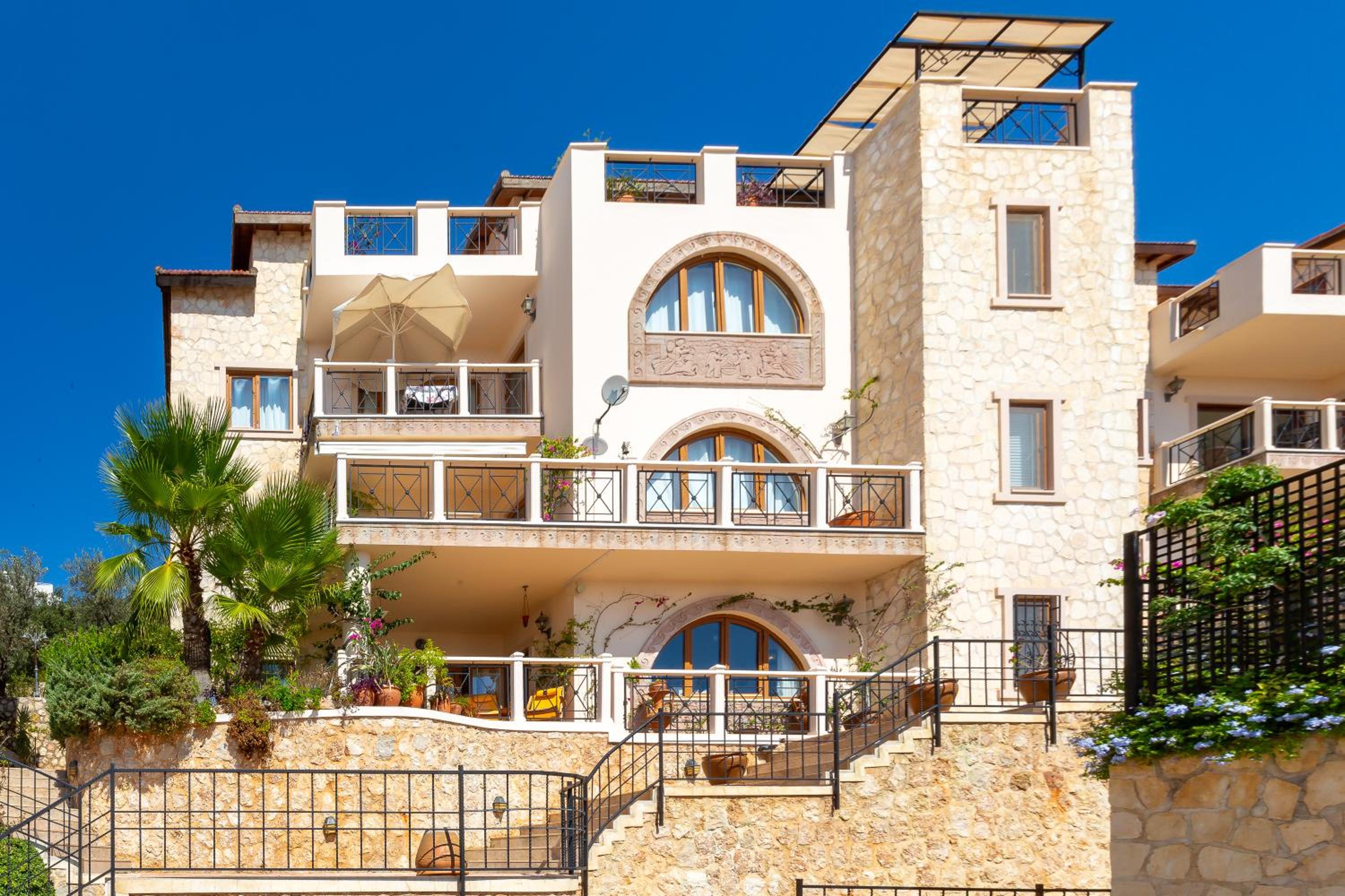 Hotel Kalkan Apartment with Bay Views - Image 1