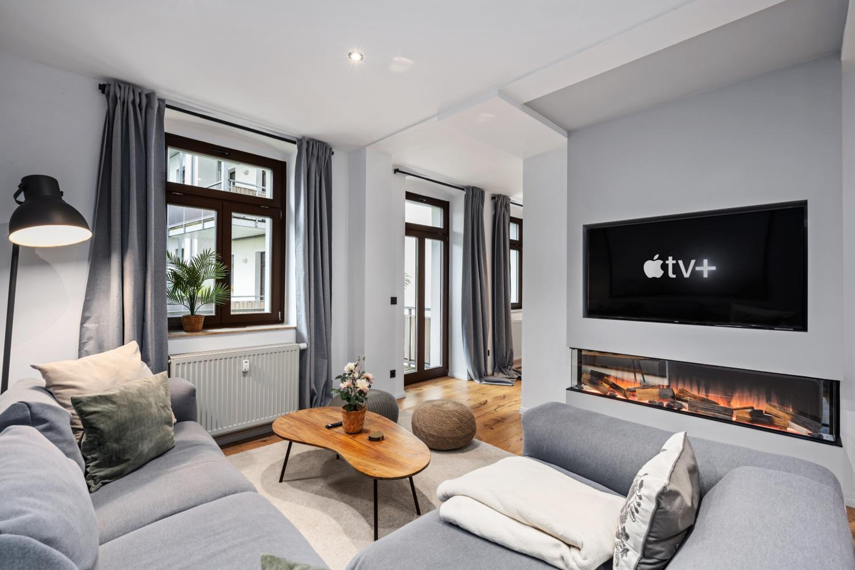 EDLER WOHNRAUM Schloßteich-Suite 3 SZ mit zwei Balkonen, Kaffeevollautomat, Kamin, Klima, Lift & zwei Parkplätzen