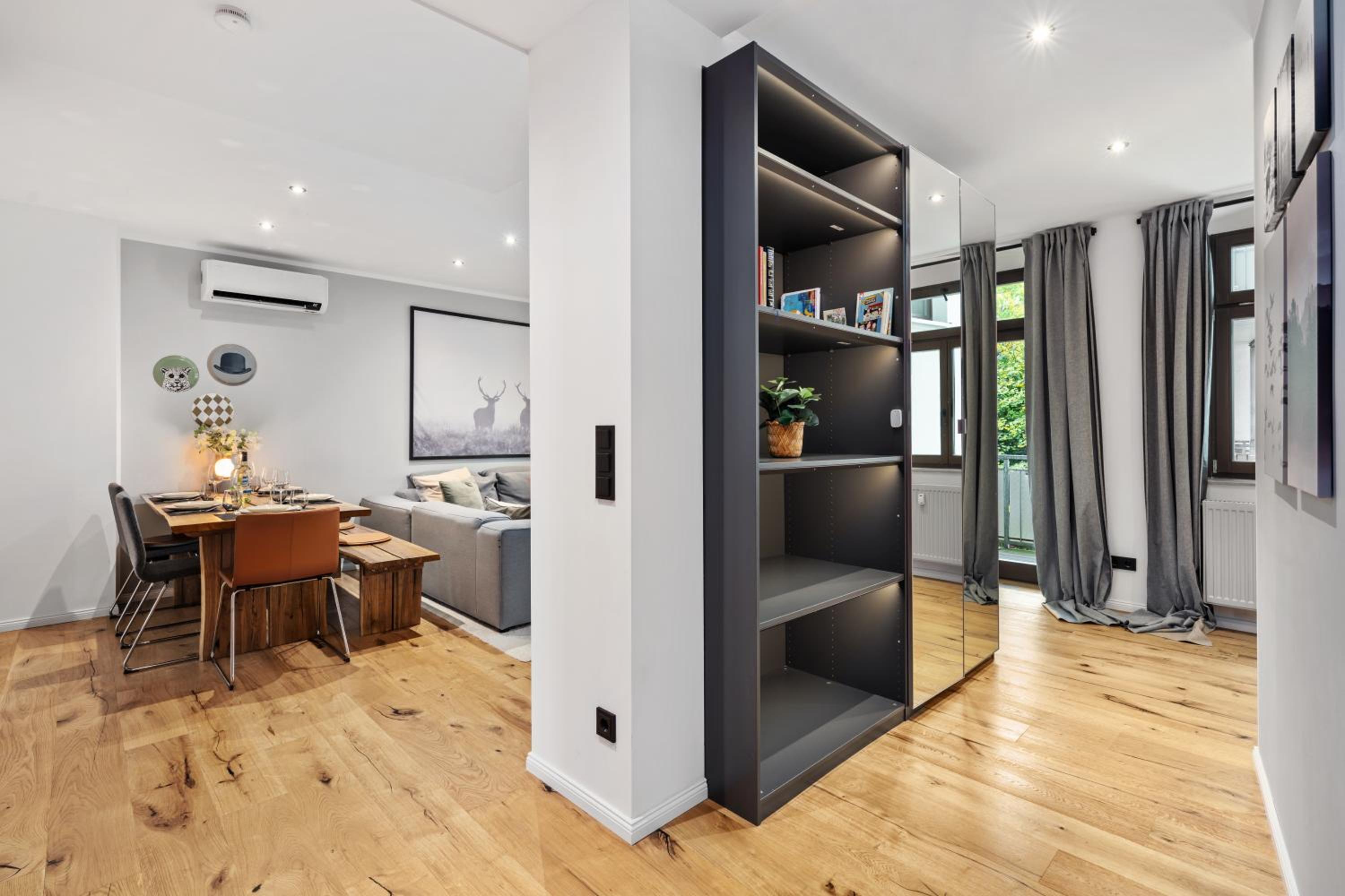 EDLER WOHNRAUM Schloßteich-Suite 3 SZ mit zwei Balkonen, Kaffeevollautomat, Kamin, Klima, Lift & zwei Parkplätzen