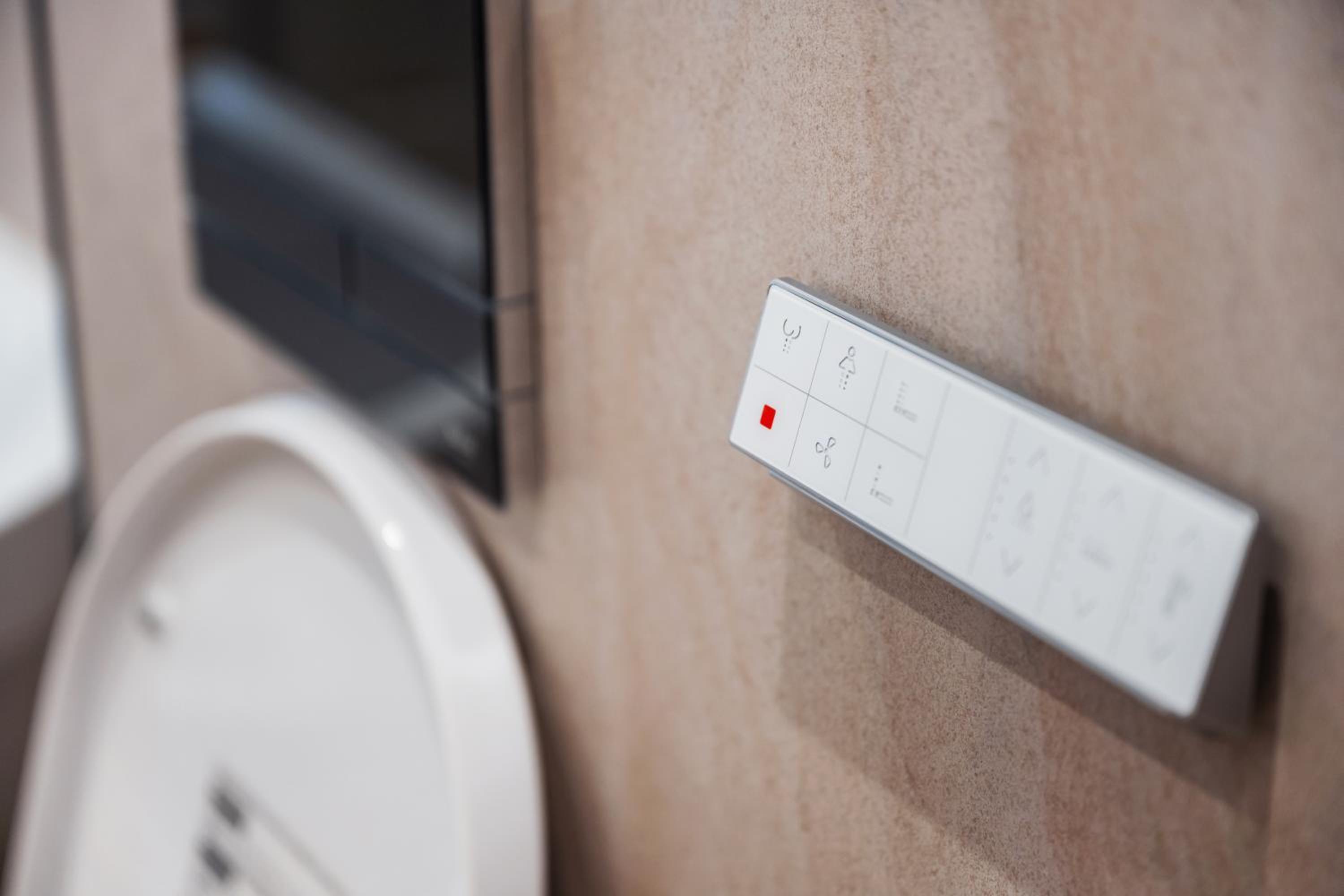 EDLER WOHNRAUM Schloßteich-Suite 3 SZ mit zwei Balkonen, Kaffeevollautomat, Kamin, Klima, Lift & zwei Parkplätzen