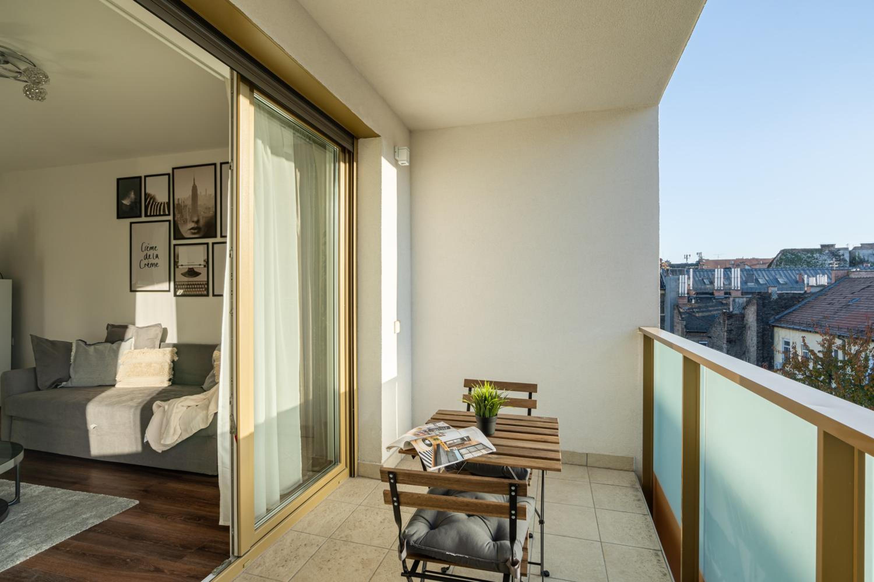 Aron Apartment