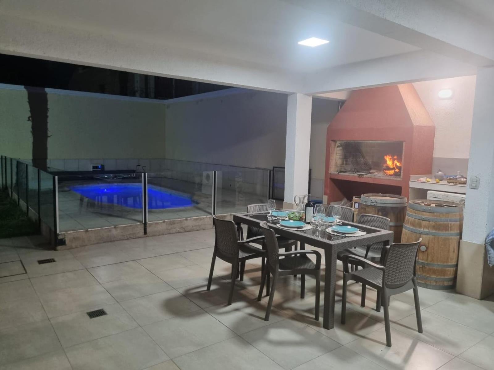 Moderna y hermosa Casa-Duplex con piscina y excelente ubicación