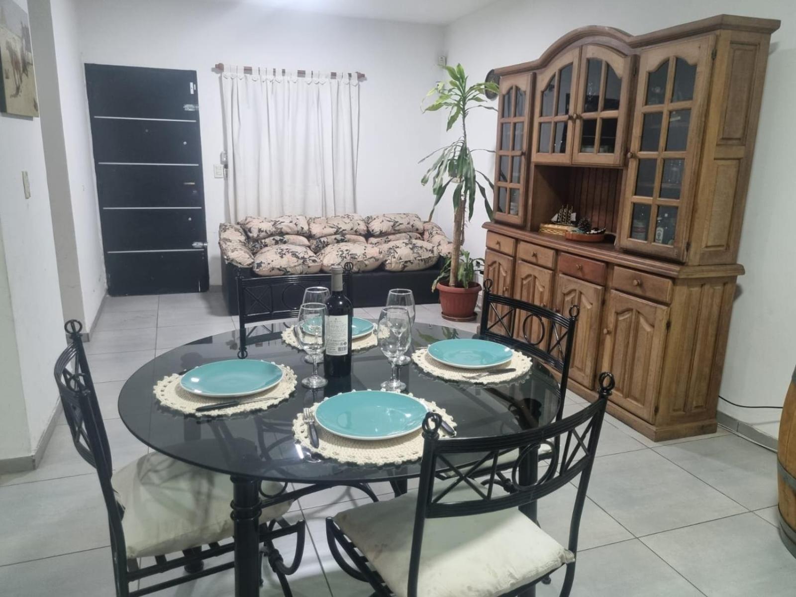 Moderna y hermosa Casa-Duplex con piscina y excelente ubicación