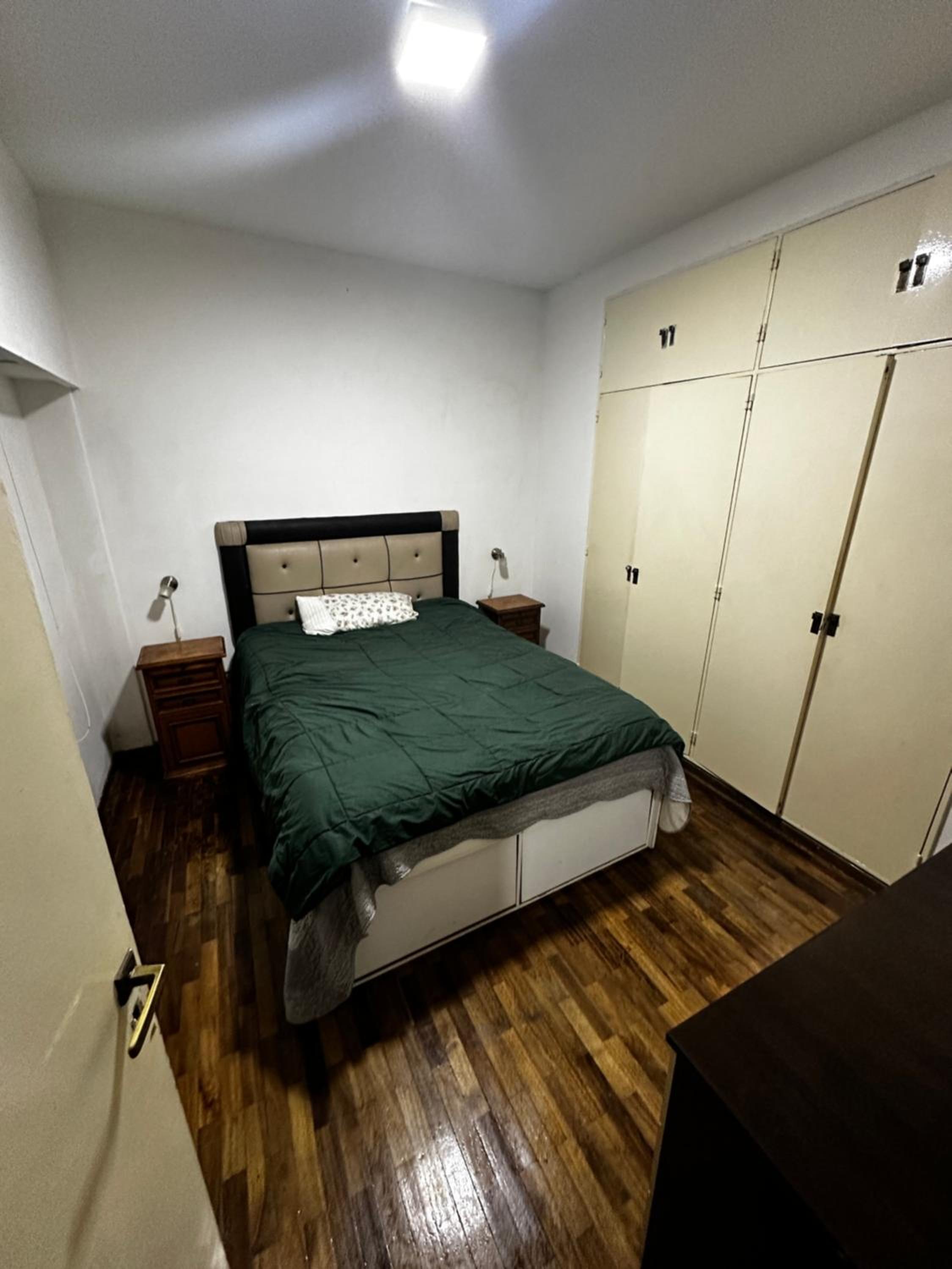 Apartamento 3 ambientes amoblado con patio con 2 habitaciones