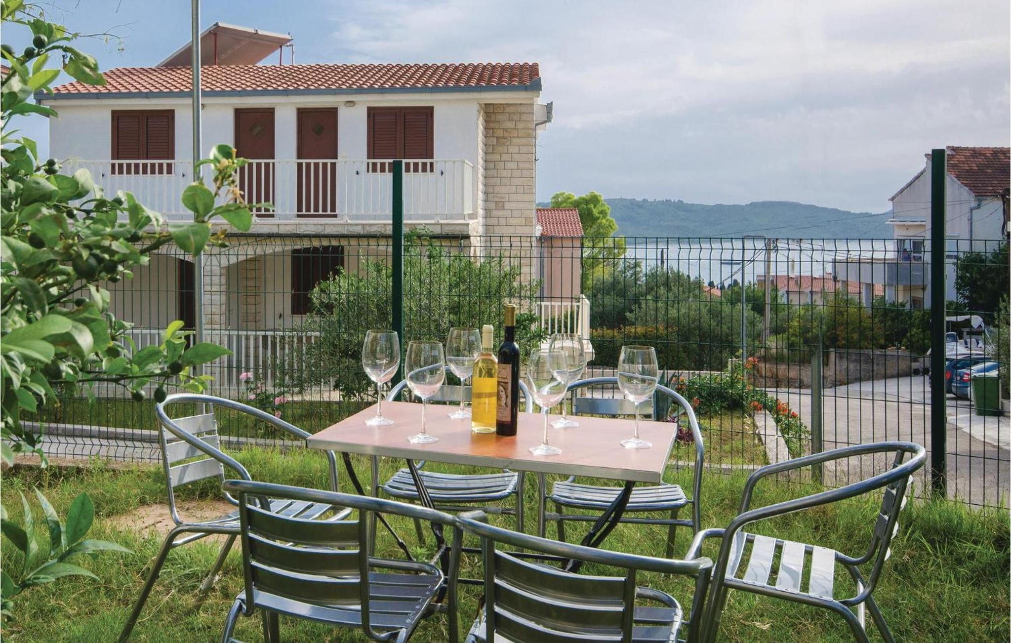 1 Bedroom Beach Front Apartment In Okrug Gornji view 5