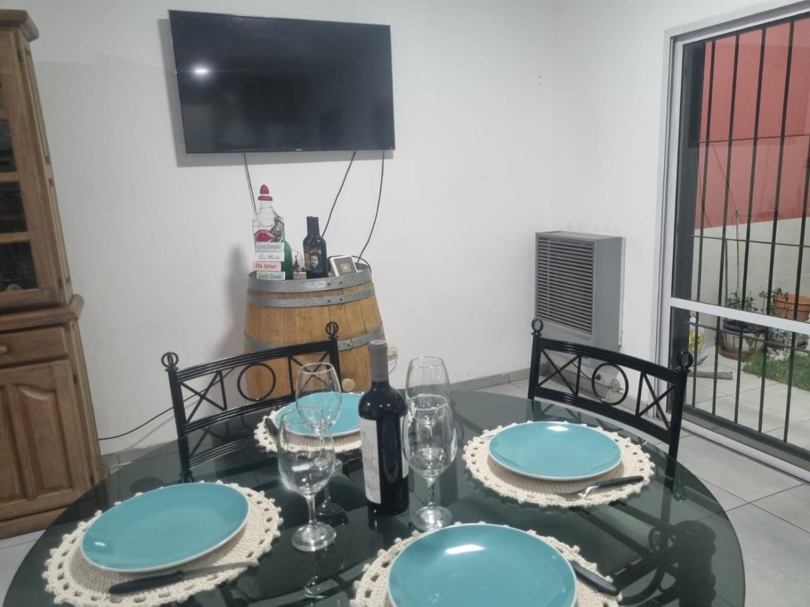 Moderna y hermosa Casa-Duplex con piscina y excelente ubicación