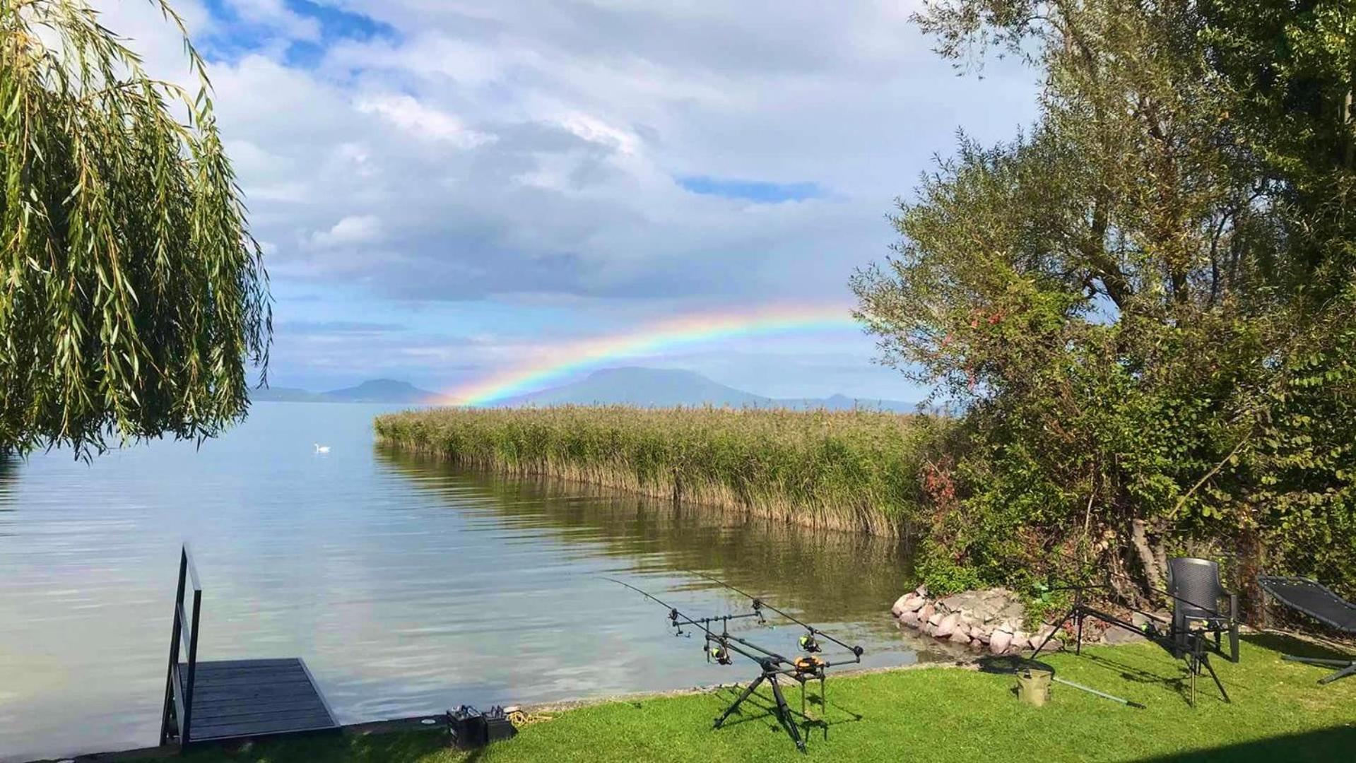 BALATON A KERTBEN - BALATON IN THE GARDEN - Beachfront villas with beautiful view, private beach view 3