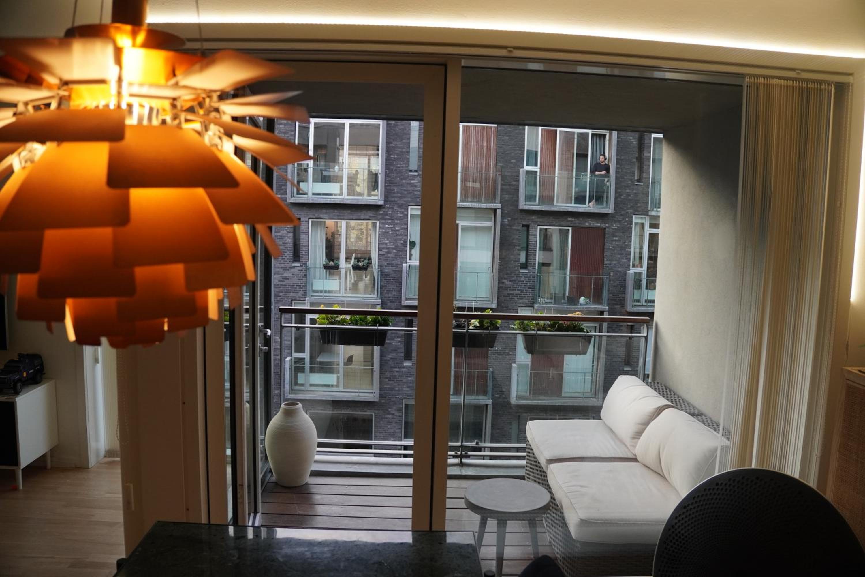 Apartment with canal view