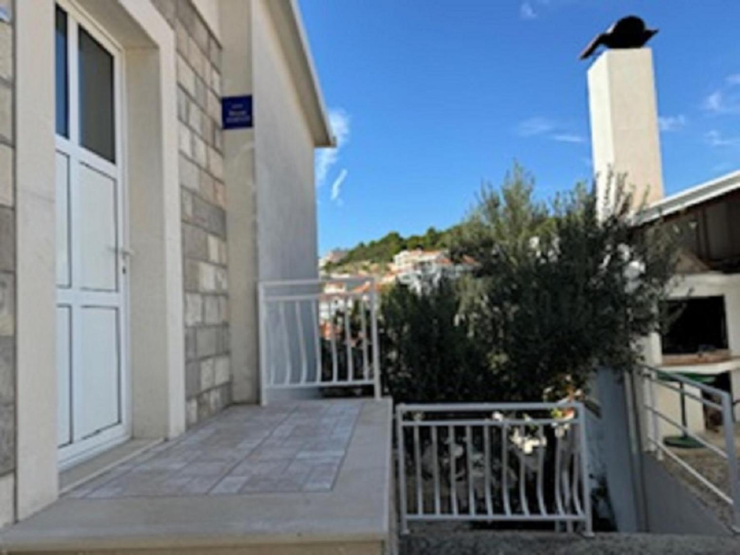 Photo 33
