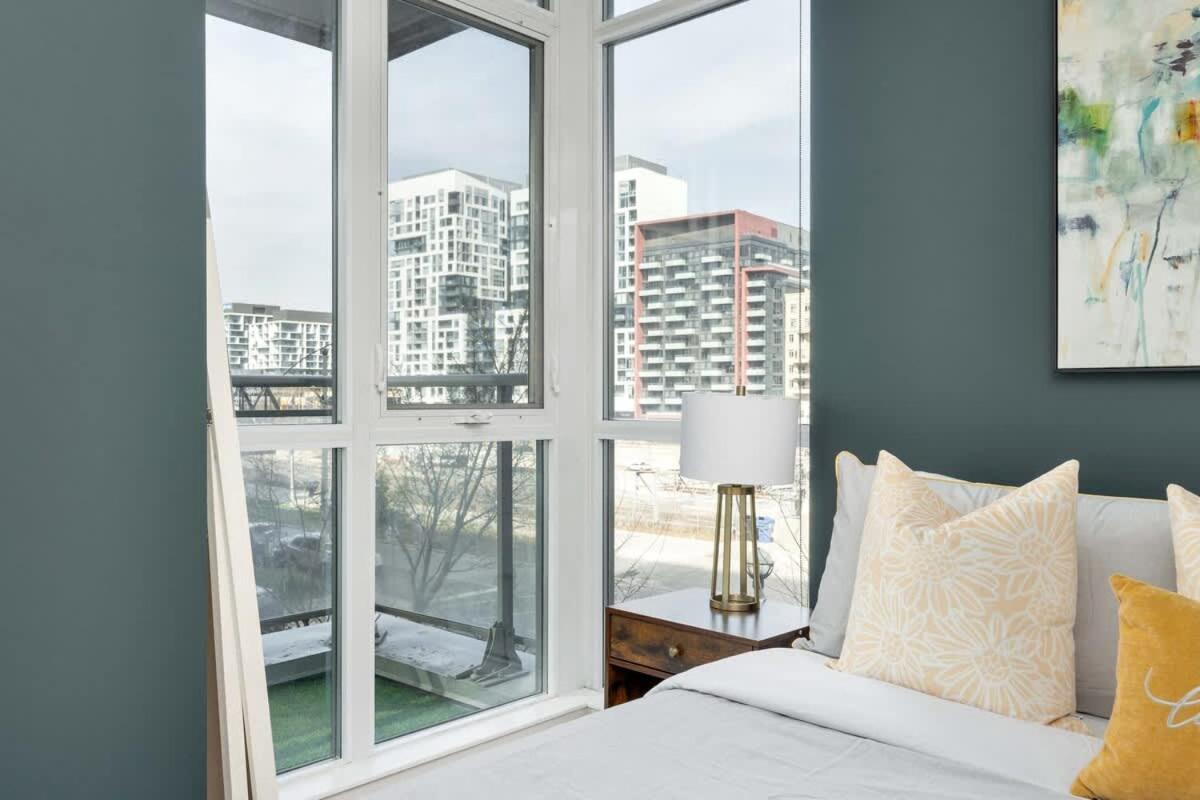 Family-Friendly Condo Rogers Centre w Parking