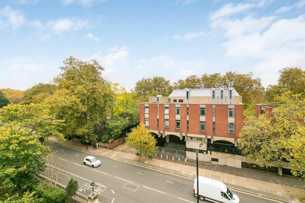 Penthouse Overlooking Hyde Park