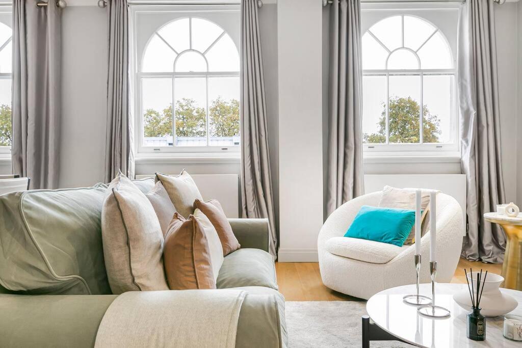 Penthouse Overlooking Hyde Park