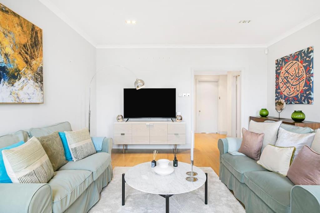 Penthouse Overlooking Hyde Park