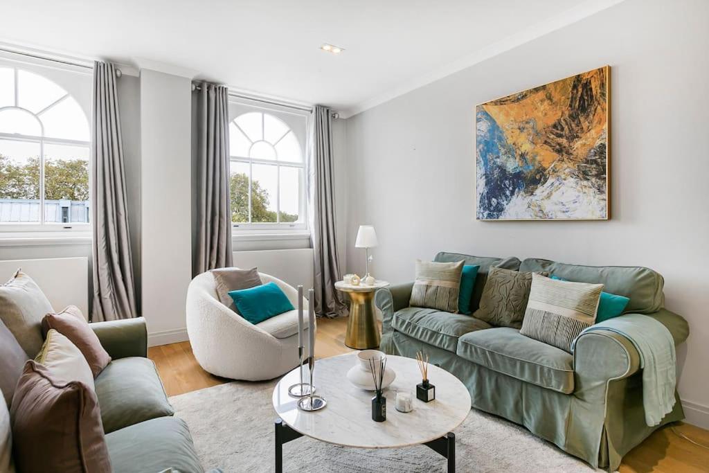 Penthouse Overlooking Hyde Park