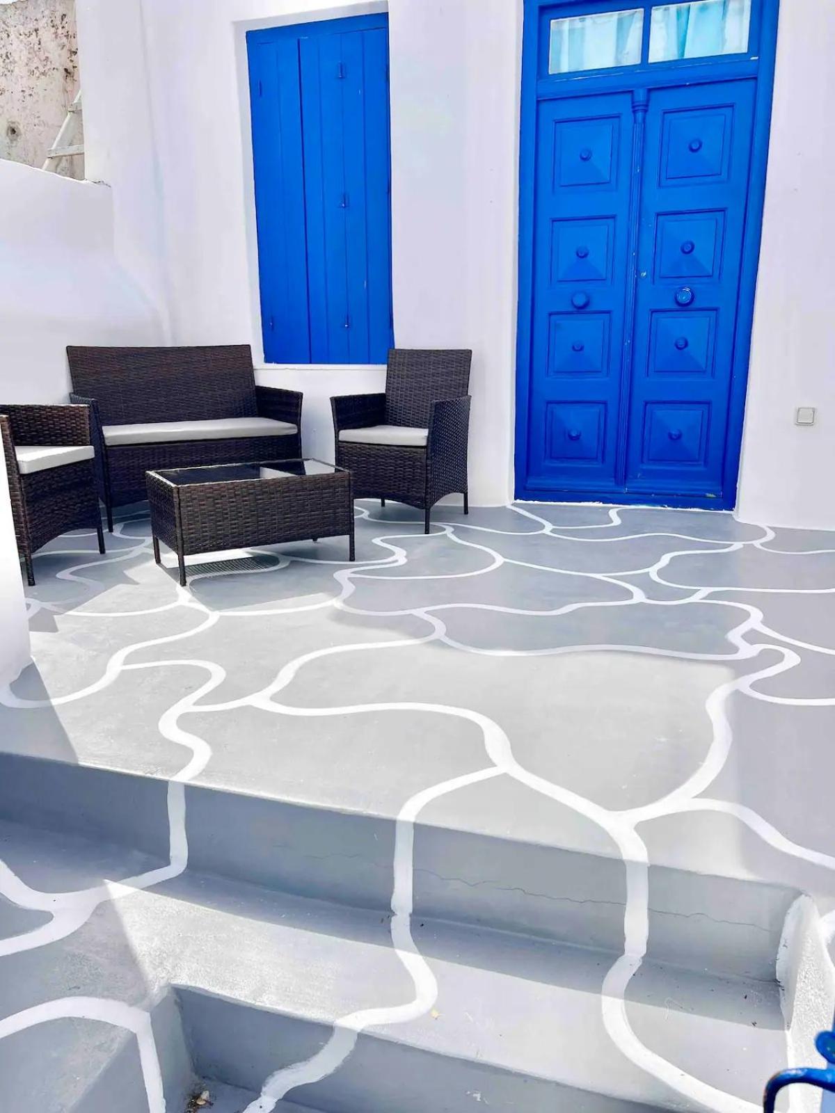 Aphrodite Suite next to the Windmills of Mykonos