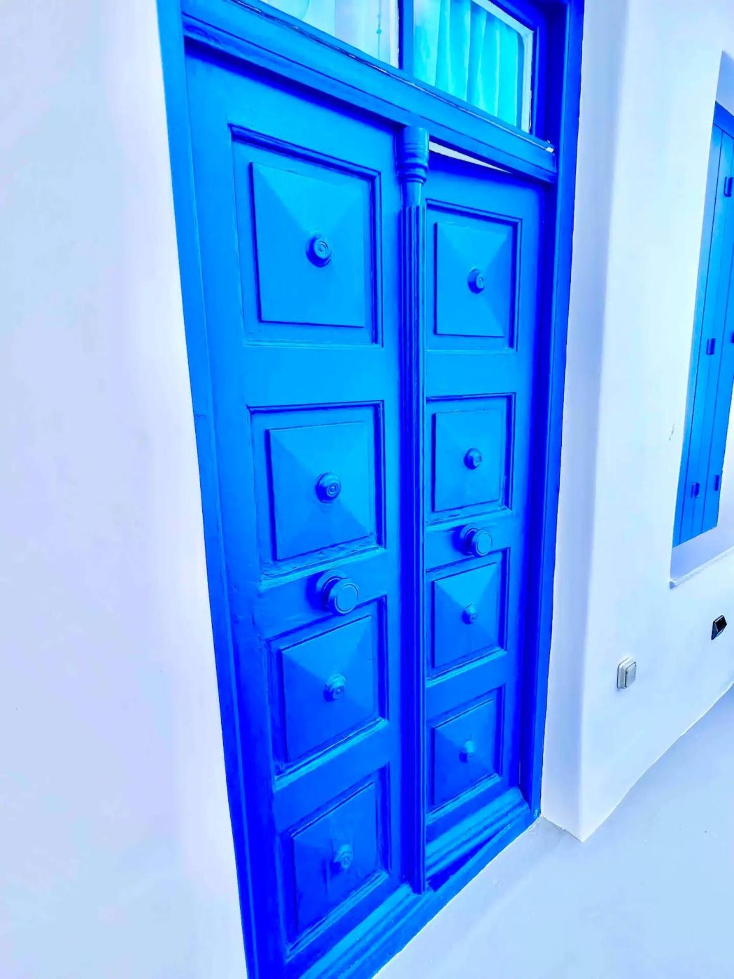 Aphrodite Suite next to the Windmills of Mykonos