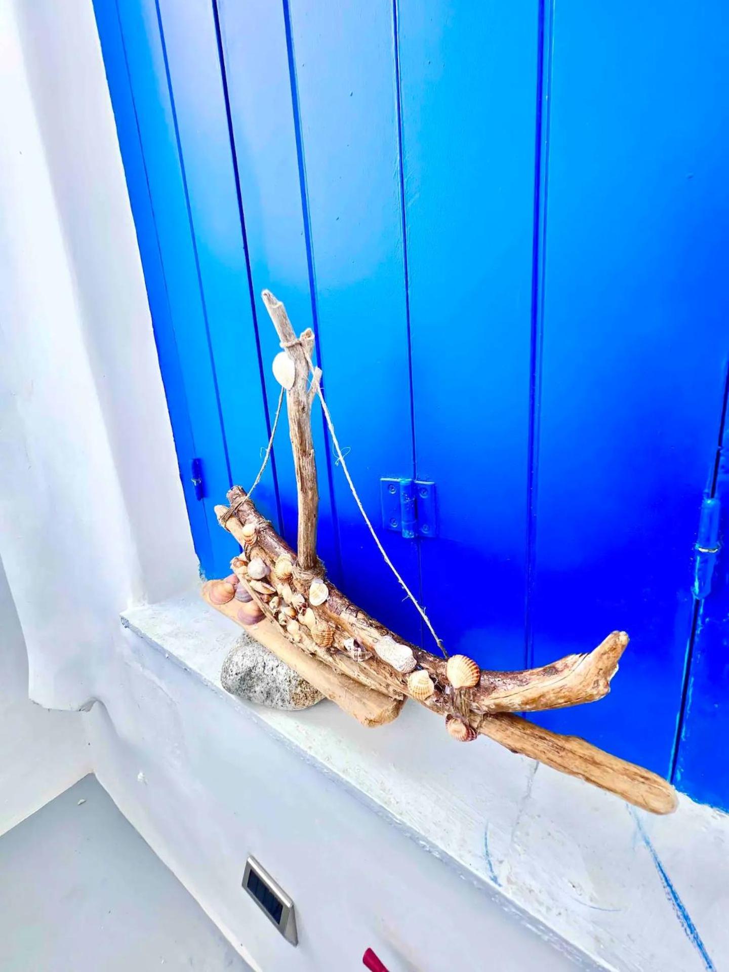 Aphrodite Suite next to the Windmills of Mykonos