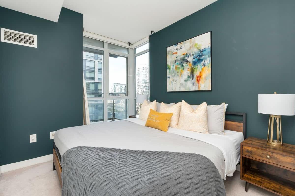 Family-Friendly Condo Rogers Centre w Parking