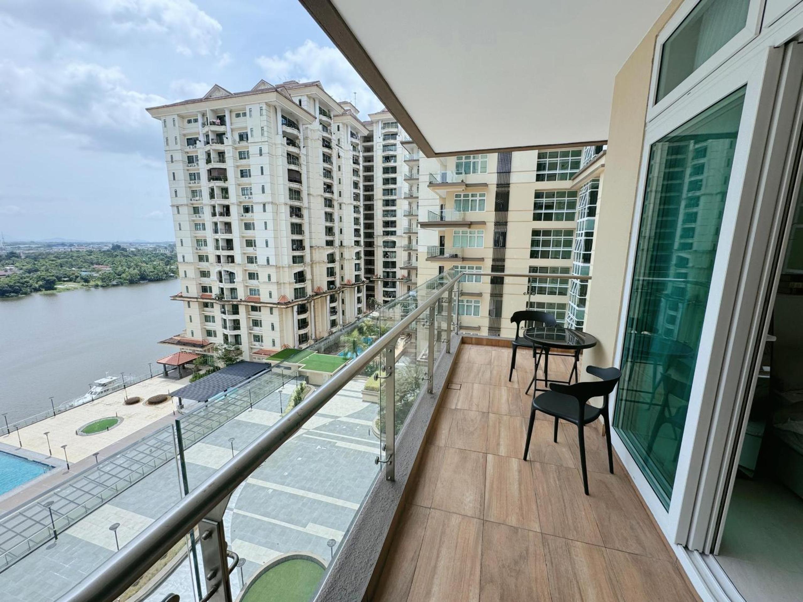 Kuching Cozy Comfort 04 - Riverine Diamond Kuching Studio with Balcony photo 1