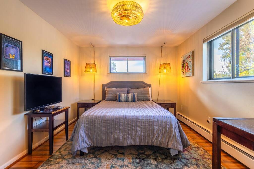 Hot Tub Cottage, Poolside Oasis, Centralized Location, We're friends now! view 5