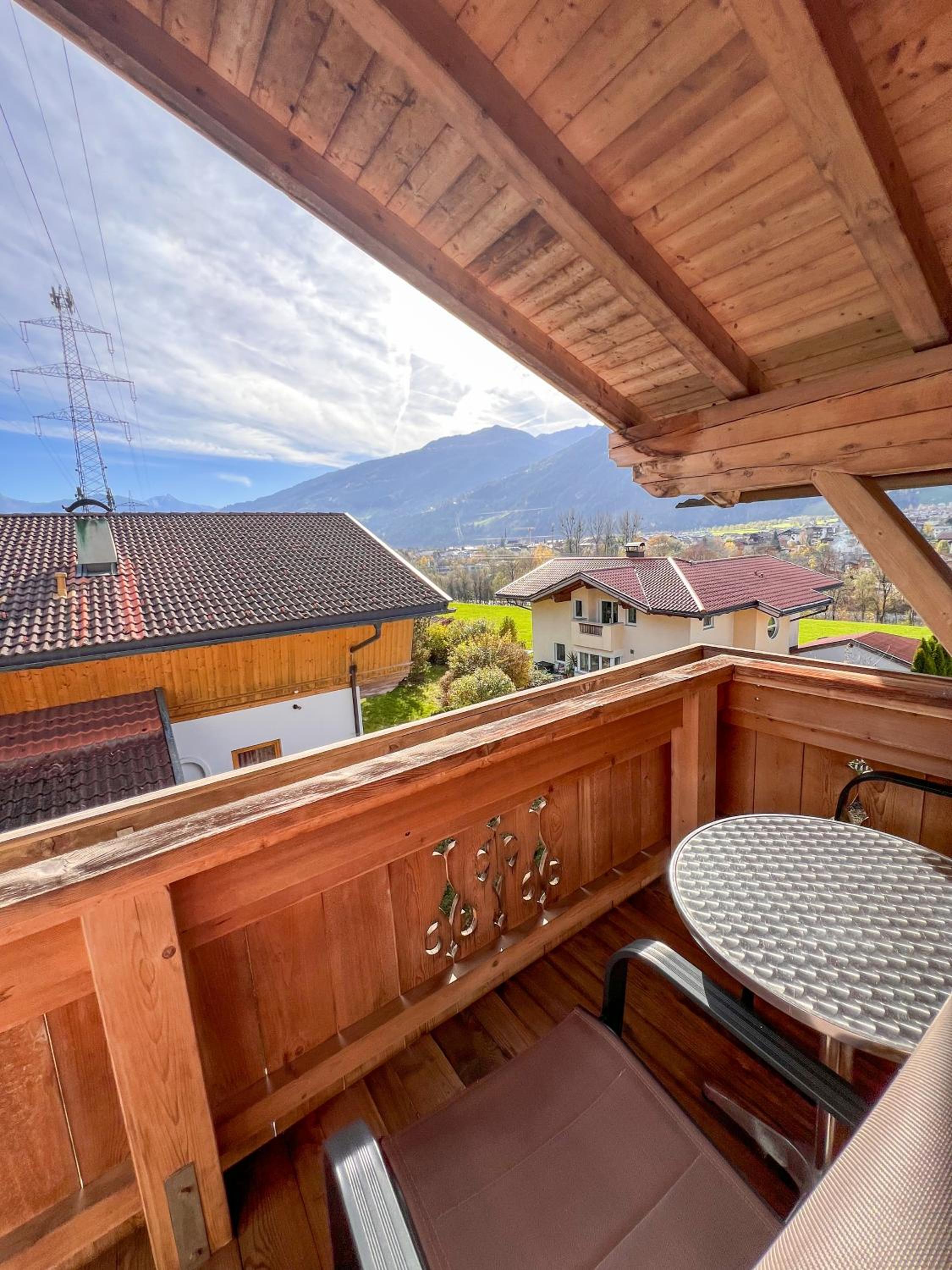 Ferienwohnung Haas 1 im Zillertal - Alpenpanorama, E-Ladestation & Wohlfühlkomfort