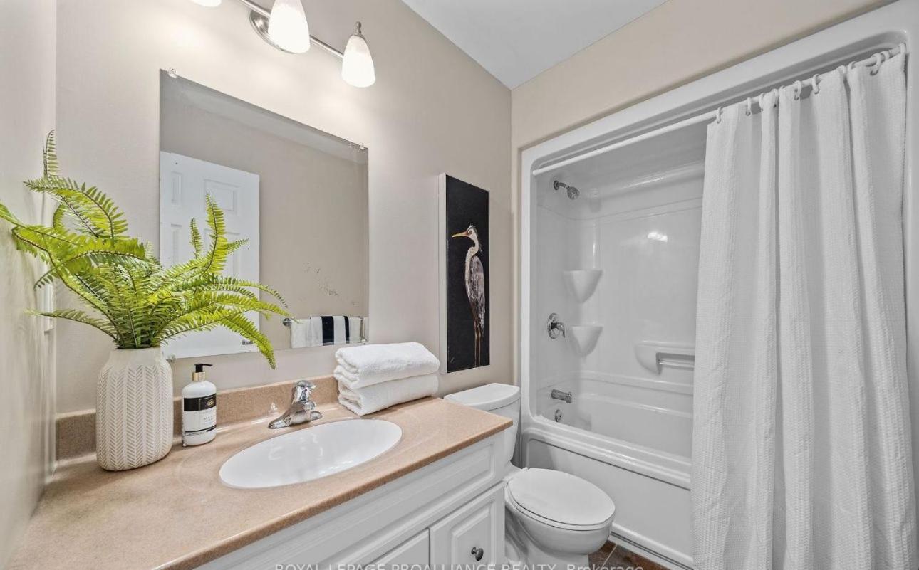 Belleville Vacations - Beautiful House 2 bedroom - Property Image 23