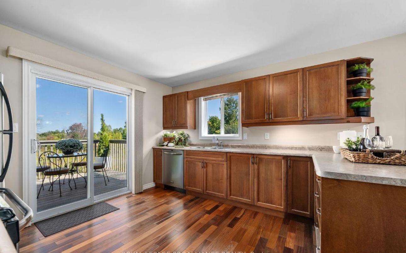 Belleville Vacations - Beautiful House 2 bedroom - Property Image 16