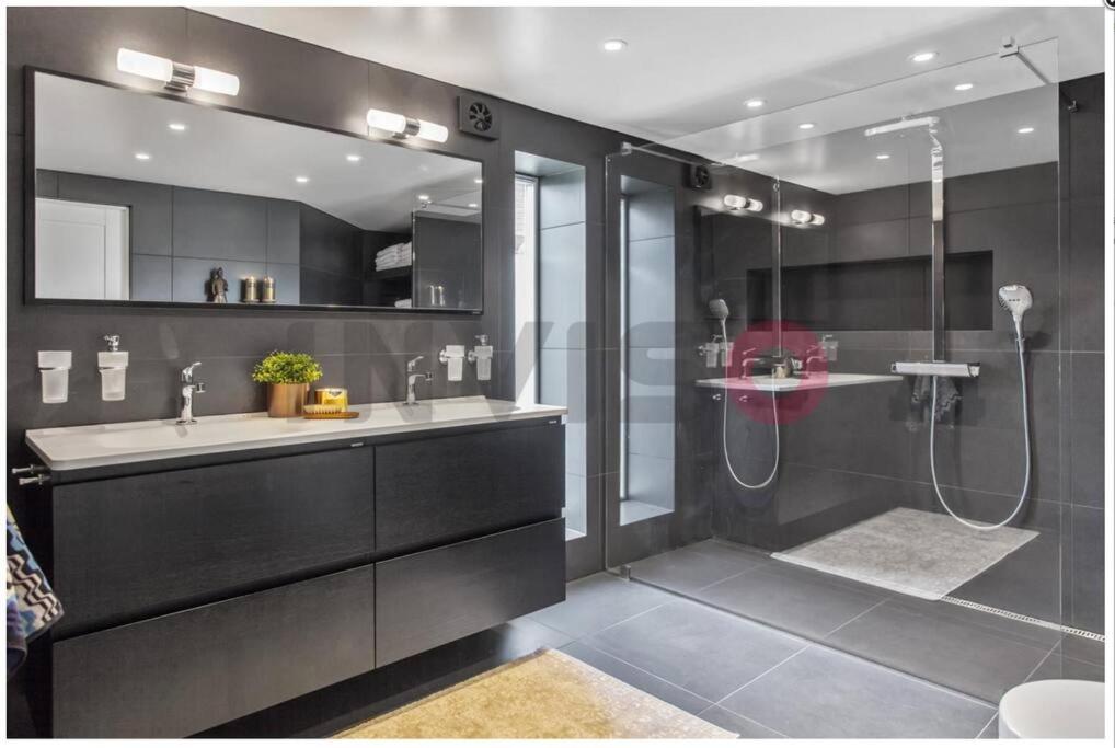 Spacious house near ski championships - sleeps 14 view 4