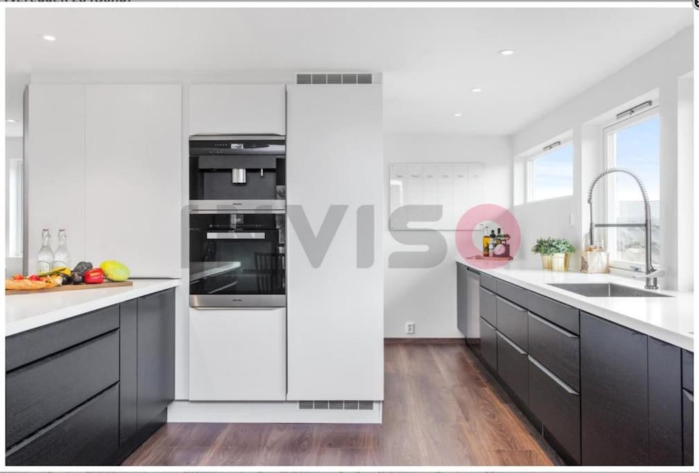 Spacious house near ski championships - sleeps 14 view 5