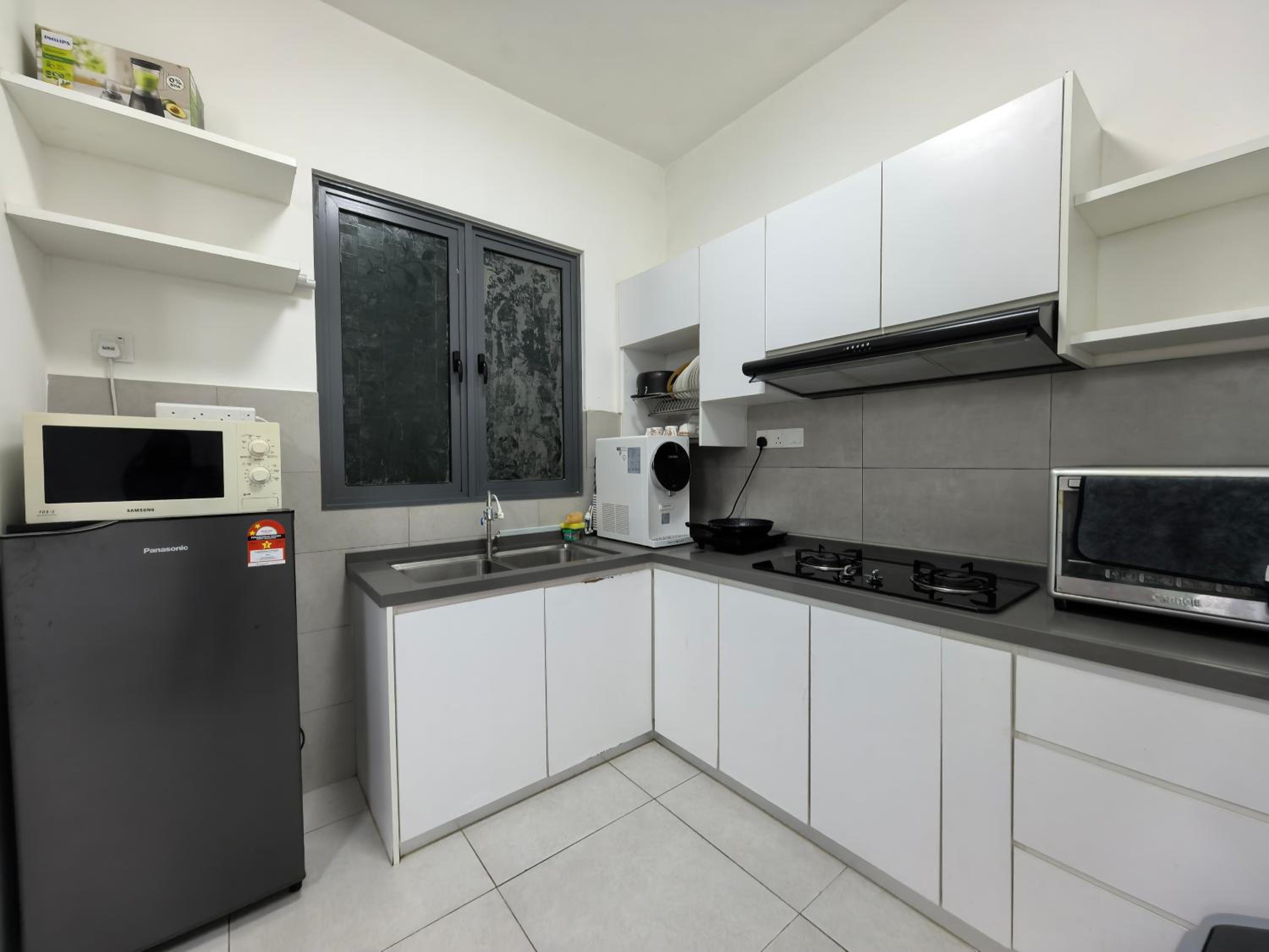 Royal Comfort Suite Meritus near swimming pool view 2
