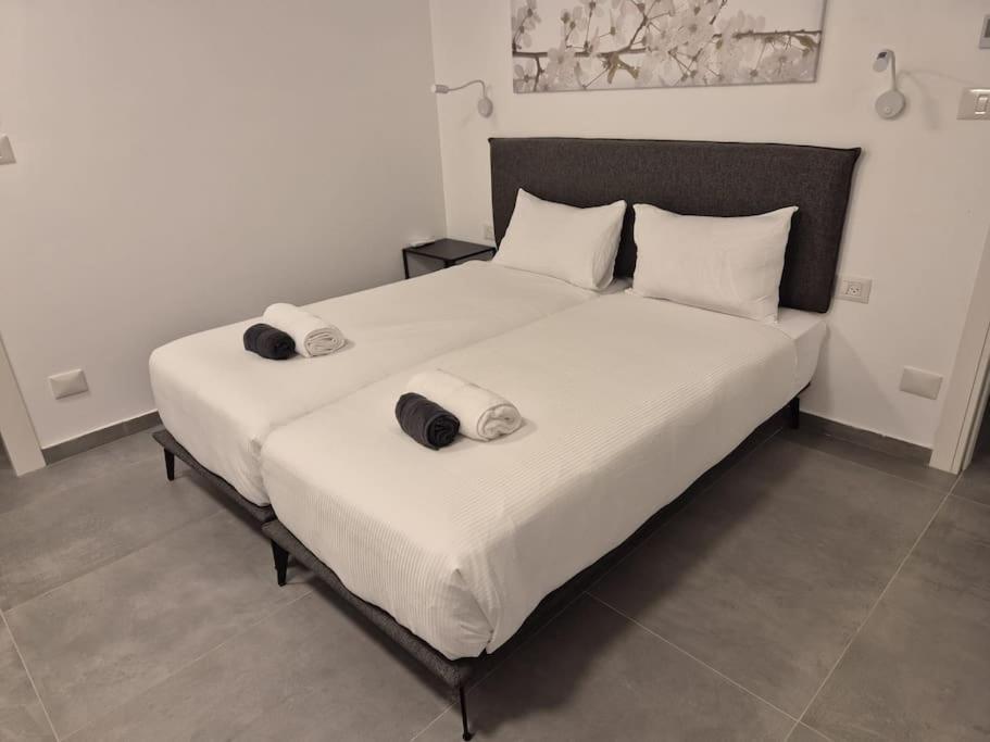 Pool Penthouse in Machane Yehuda-by RENTAL ISRAEL view 2