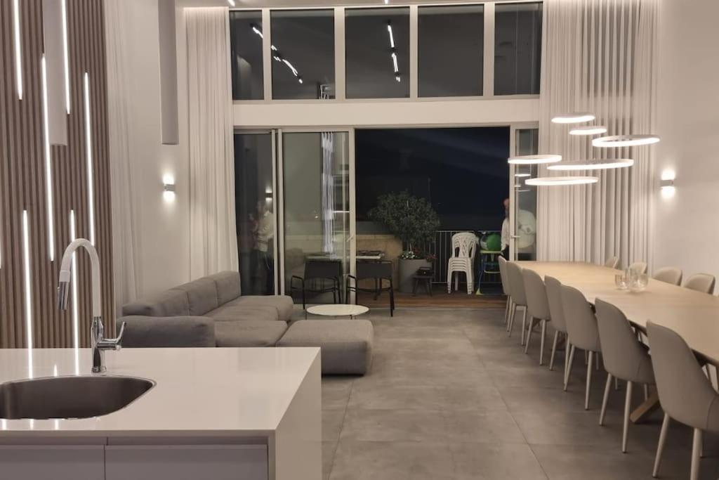 Pool Penthouse in Machane Yehuda-by RENTAL ISRAEL view 5