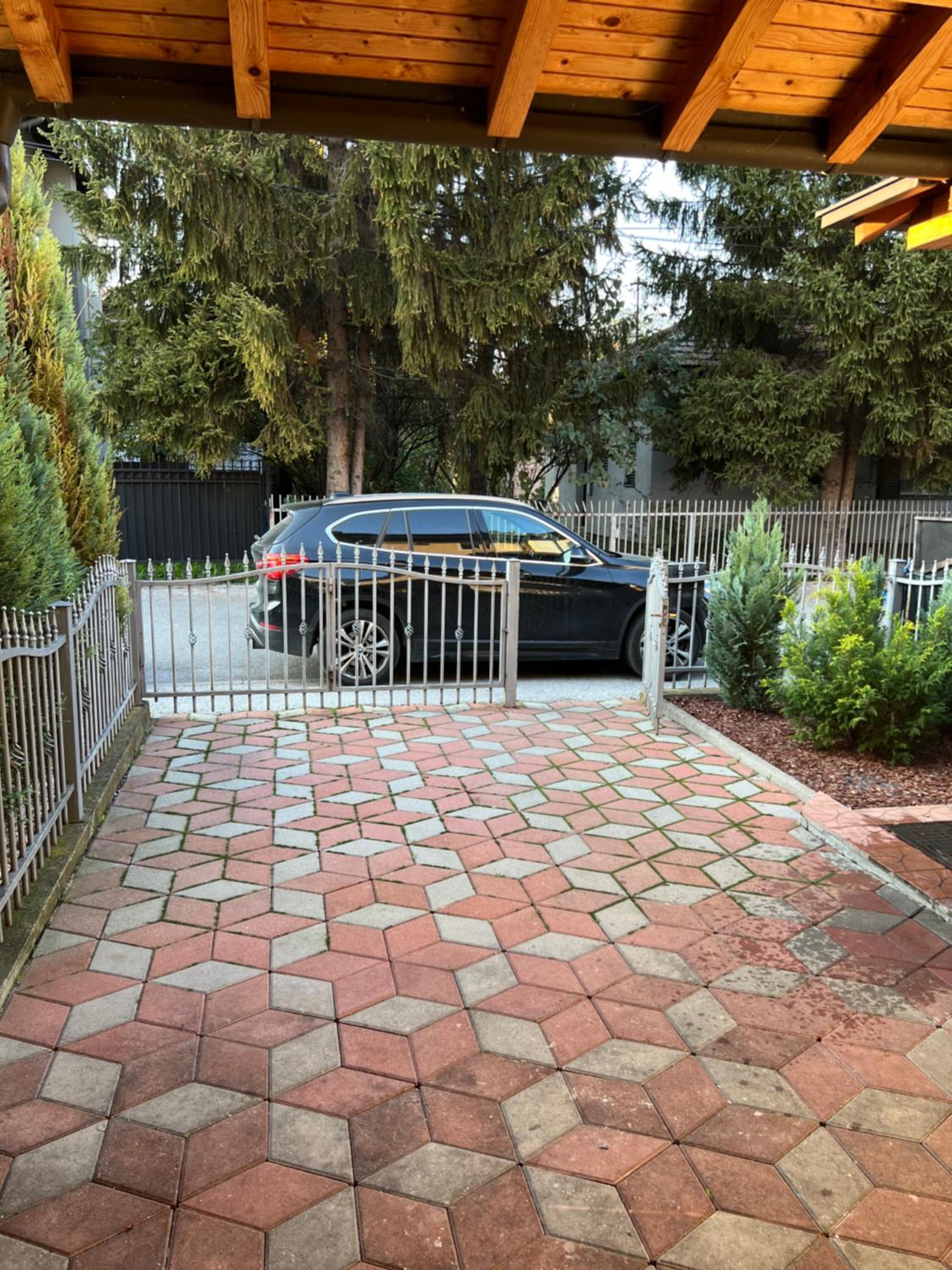 Pejton apartment house
