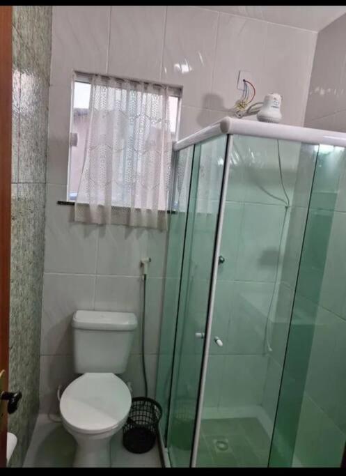 Casa de 03 quartos com piscina e churrasqueira quase pé na areia