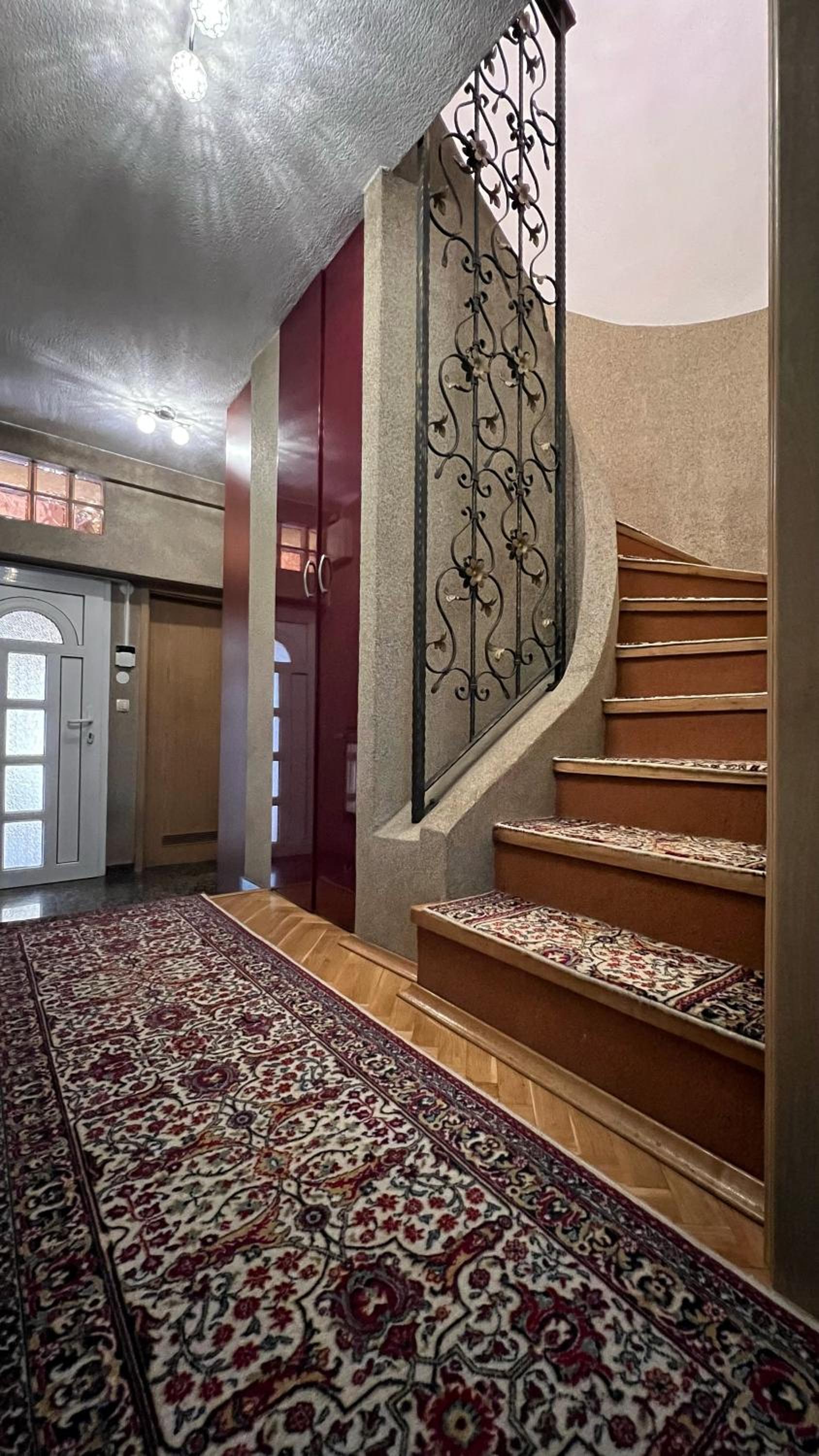 Pejton apartment house