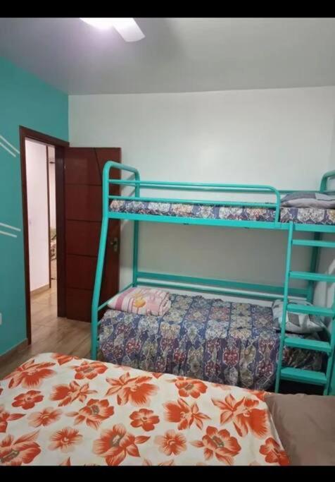 Casa de 03 quartos com piscina e churrasqueira quase pé na areia