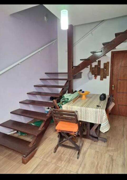 Casa de 03 quartos com piscina e churrasqueira quase pé na areia